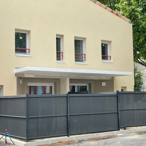 Brise vue lame PVC Gris 7016 - Hestia - Avignon