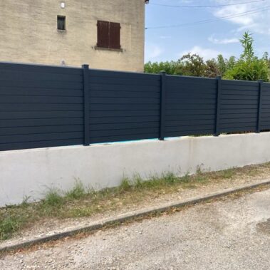 CLOTURE BRISE VUE ALUMINIUM PERSIENNÉ 2