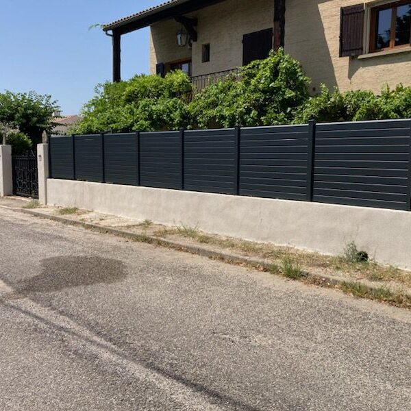 CLOTURE BRISE VUE ALUMINIUM PERSIENNÉ