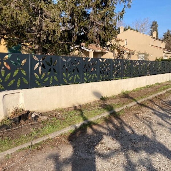 CLOTURE BRISE VUE SUR MESURE MOTIF DE NOTRE CREATION
