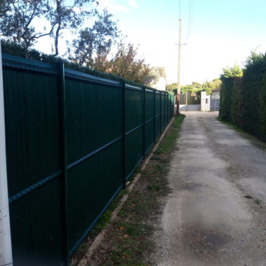 Clôture avec lames occultantes et haie artificielle - Hestia - Avignon