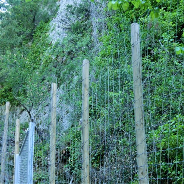 Cloture galva sur poteau bois en milieu difficile 2 - Hestia - Avignon