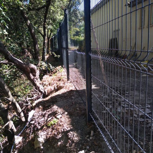 Cloture rigide terrain difficile PERTUIS 5 - Hestia - Avignon