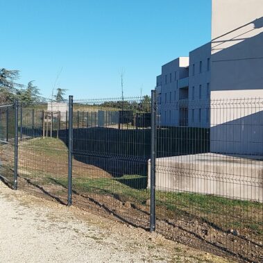 Cloture sur poteaux a clips Villeneuve les Avignon