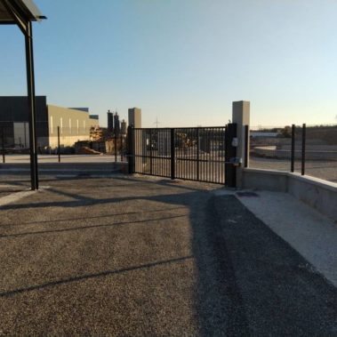 Portail 2 Vantaux motorisée ouverture 135 °_1 - Hestia - Avignon