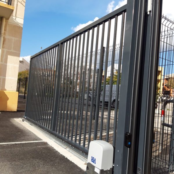 Portail coulissant motorisé DEA - Hestia - Avignon