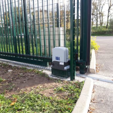 Portail coulissant motorisé DEA - Hestia - Avignon