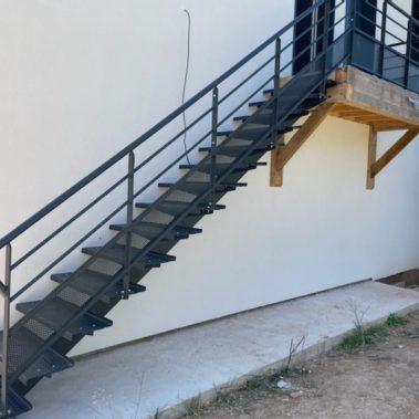 Escalier tole perfo et garde corps Marseille - hestia - avignon