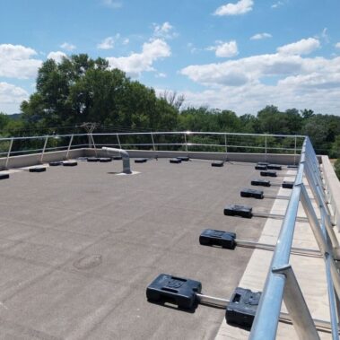 Garde corps incliné terrasse autoportant 2 - Hestia - Avignon