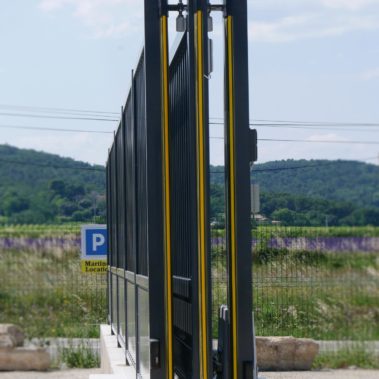 Ênsemble portail autoportant motorisé et clôture assortie2 - Hestia - Avignon