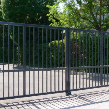 PORTAIL BARREAUDE 2 VANTAUX MOTORISE 3 - Hestia - Avignon