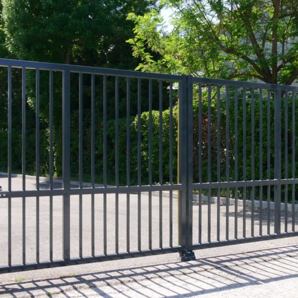 PORTAIL BARREAUDE 2 VANTAUX MOTORISE 3 - Hestia - Avignon