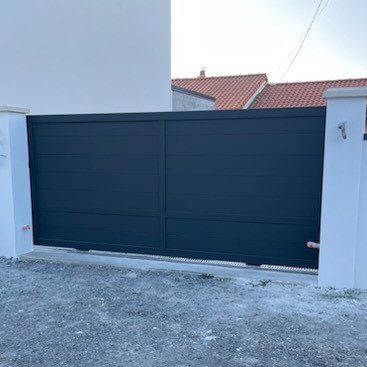 Portail Coulissant Aluminium motorisé et portillon _ Lame 200_2 - Hestia - Avignon