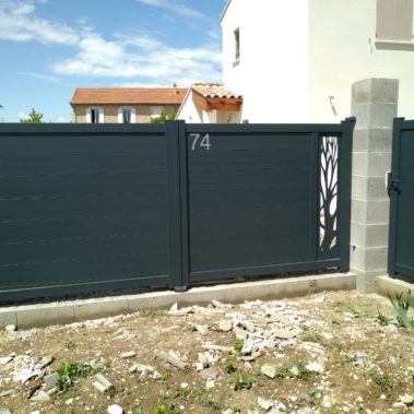 Portail alu avec découpe lazer - Hestia - Avignon