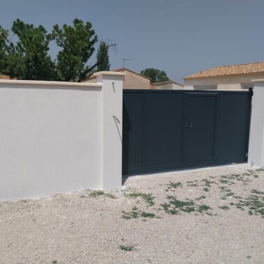 Portail coulissant avec portillon integré 3 - Hestia - Avignon