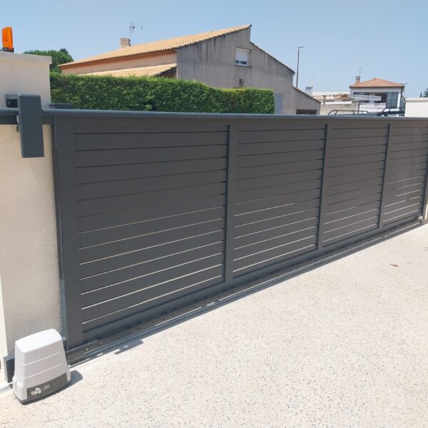 Portail coulissant motorisé 6000x1800HT persiennee 3