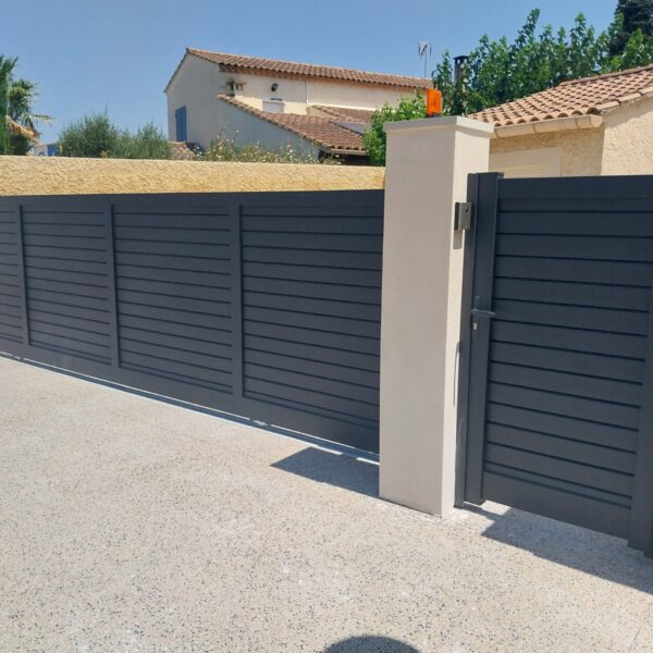 Portail coulissant motorisé 6000x1800HT persiennee 4