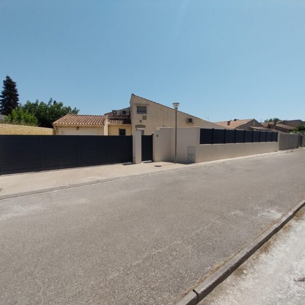 Portail coulissant motorisé 6000x1800HT persiennee