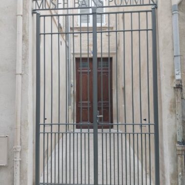 Portail les Bains Pommer à Avignon