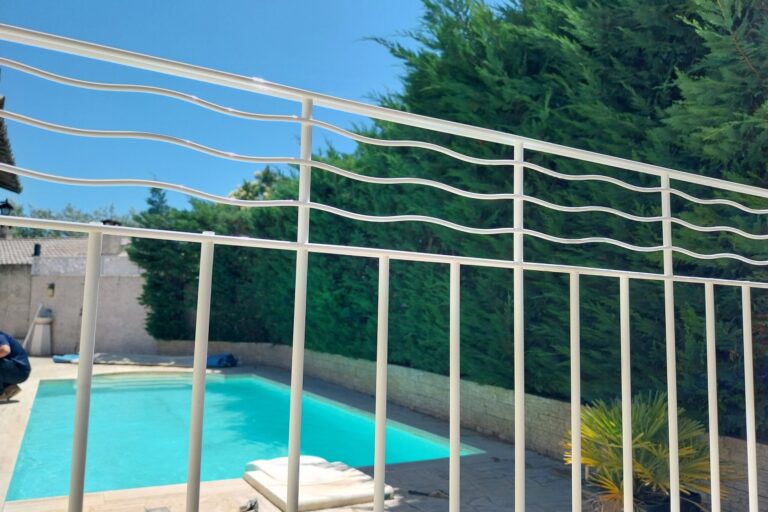 Clôture aux Normes Pisicne